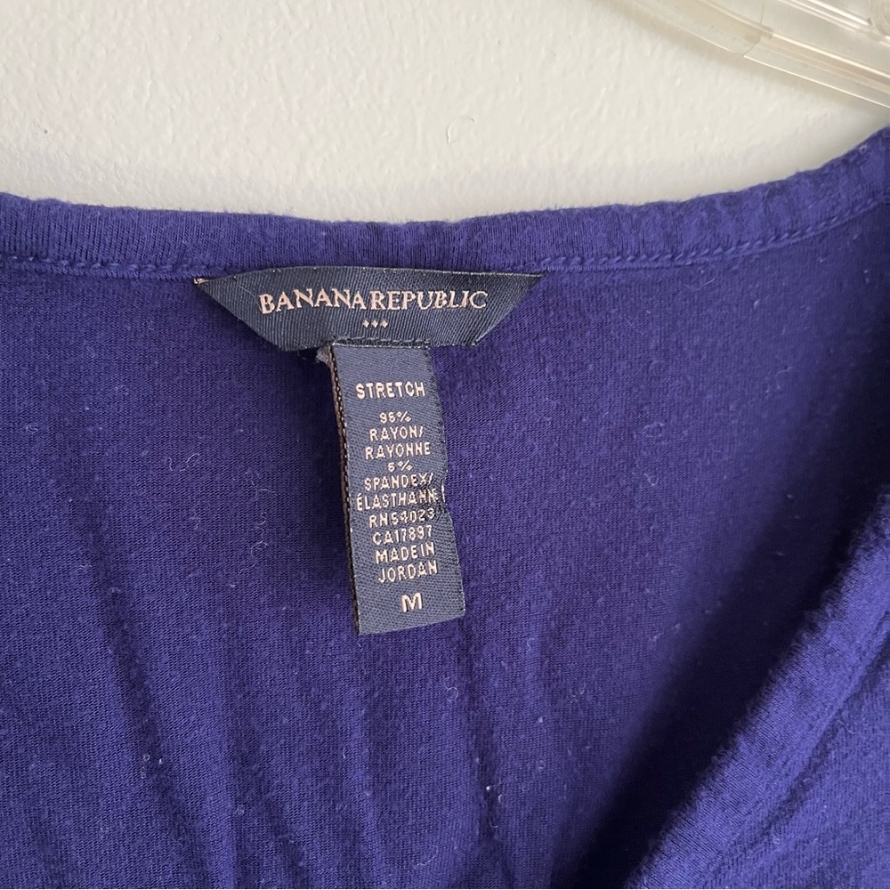 Banana Republic v-neck short sleeve tee medium - Picture 3 of 3